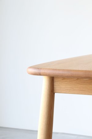 画像15: DINING TABLE