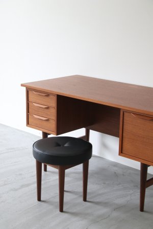 画像1: ROUND STOOL