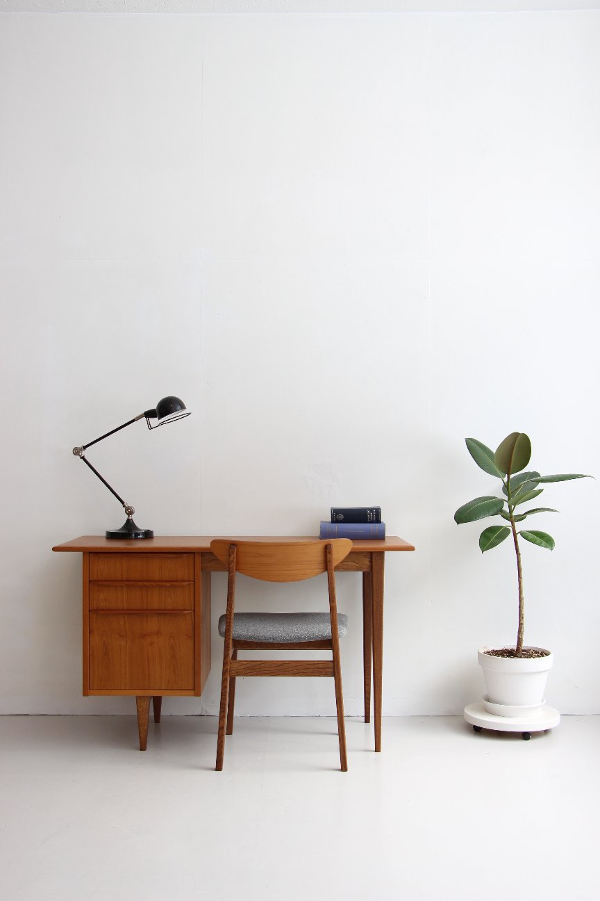 WRITING DESK