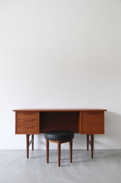 画像2: ROUND STOOL (2)